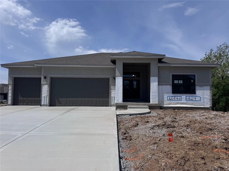 1824 Homestead Dr, Liberty, MO 64068