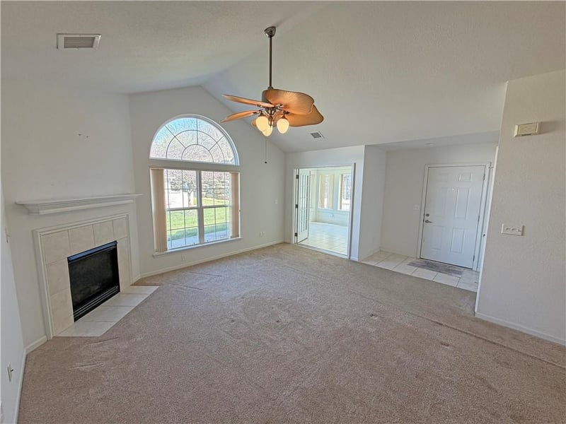 823 Devon Dr, Lee's Summit, MO 64064
