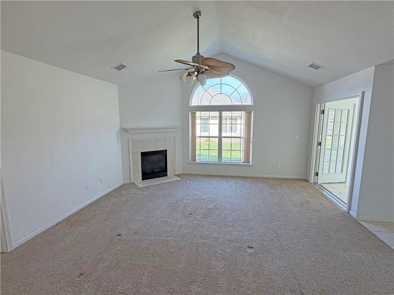 823 Devon Dr, Lee's Summit, MO 64064