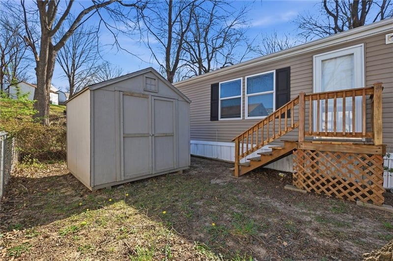 2015 Current St, Liberty, MO 64068