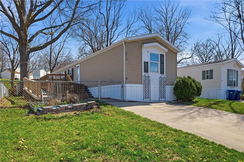 2015 Current St, Liberty, MO 64068