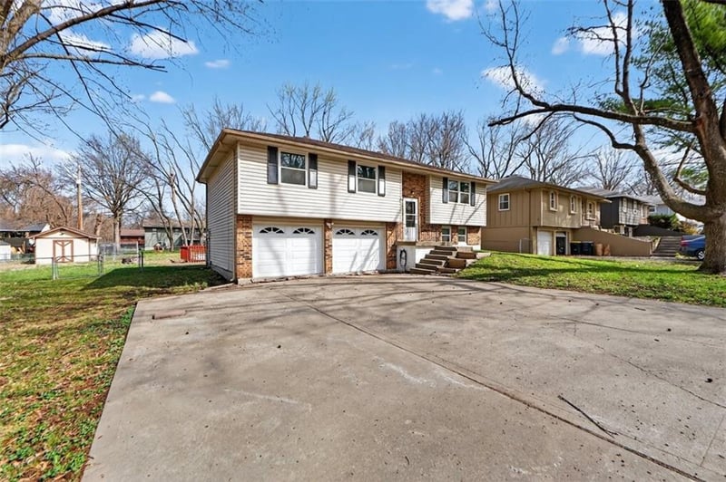 600 114th St, Kansas City, MO 64155