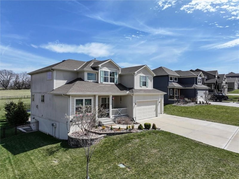 3009 Arthur Dr, Lee's Summit, MO 64082