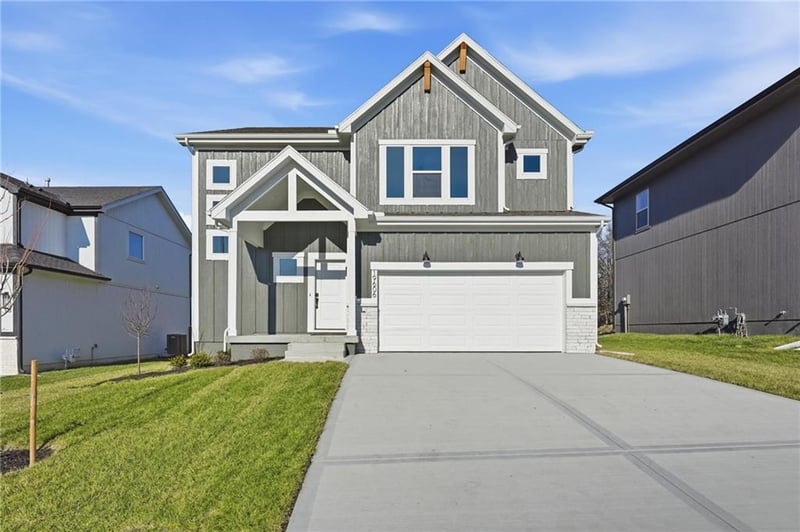 903 Bluebird Ln, Oak Grove, MO 64075