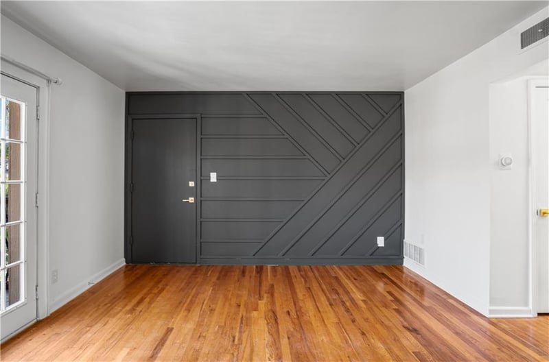 1207 45th St #3W, Kansas City, MO 64111