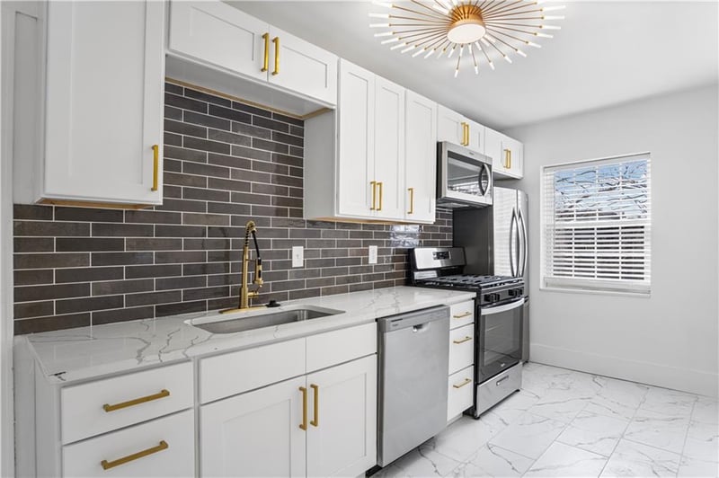 1207 45th St #3W, Kansas City, MO 64111