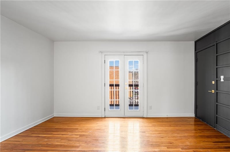 1207 45th St #3W, Kansas City, MO 64111