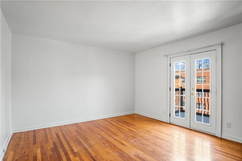 1207 W 45th St #3W, Kansas City, MO 64111