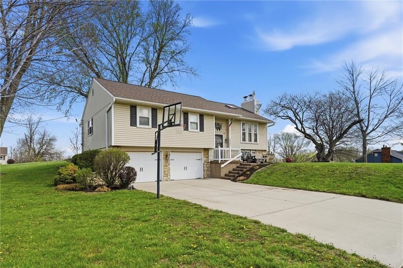 12200 Hollingsworth Rd, Kansas City, KS 66109