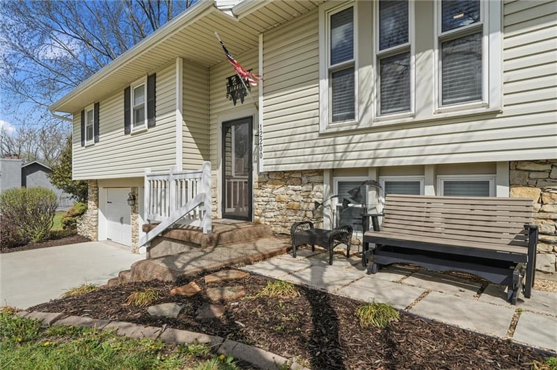 12200 Hollingsworth Rd, Kansas City, KS 66109