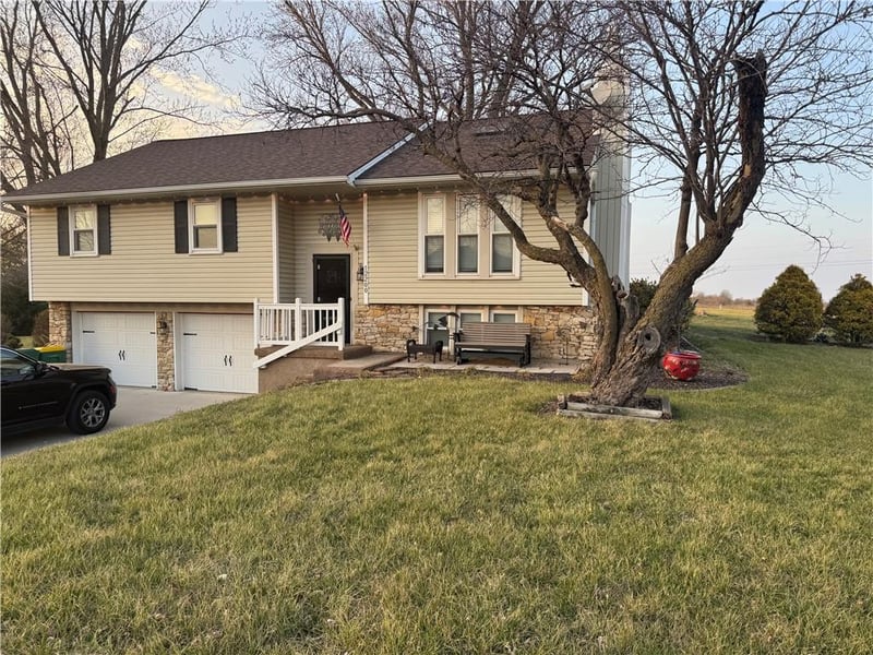 12200 Hollingsworth Rd, Kansas City, KS 66109