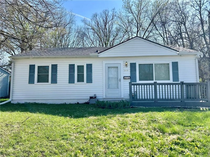 2415 Pursell Rd, Kansas City, MO 64118