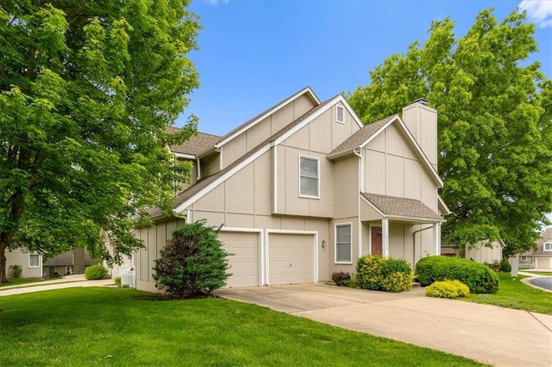 15456 Floyd St, Overland Park, KS 66223