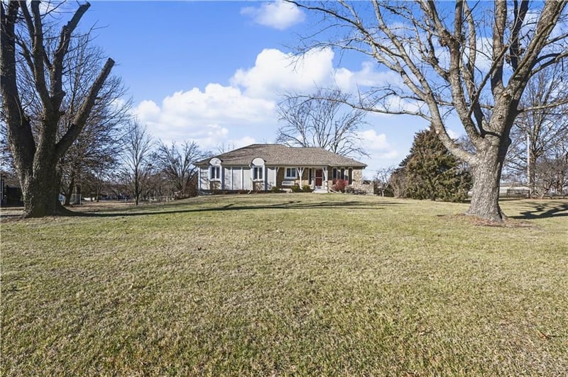 19430 Hardy St, Stilwell, KS 66085