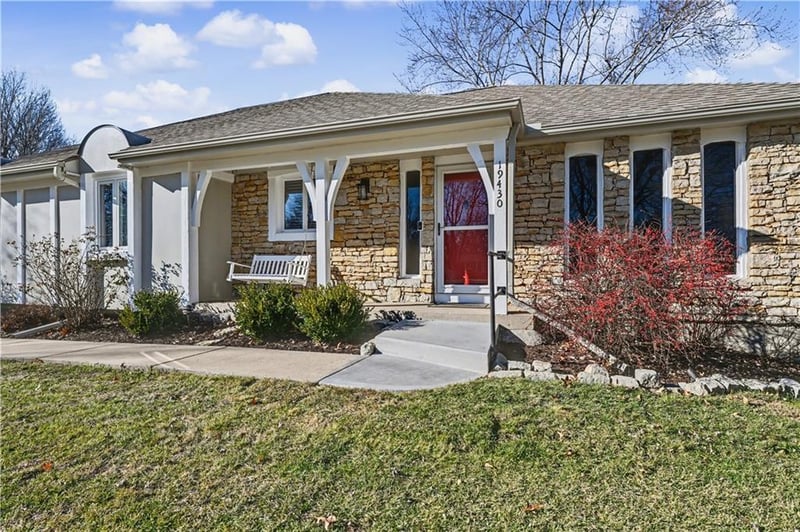 19430 Hardy St, Stilwell, KS 66085