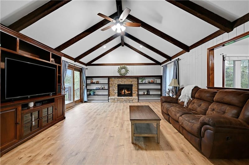 19430 Hardy St, Stilwell, KS 66085