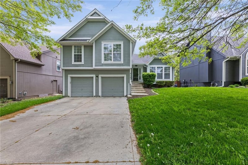 5147 Payne St, Shawnee, KS 66226