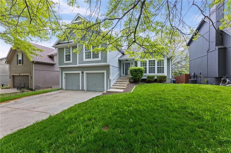 5147 Payne St, Shawnee, KS 66226