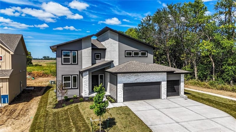 1505 Meadowlark Ct, Oak Grove, MO 64075
