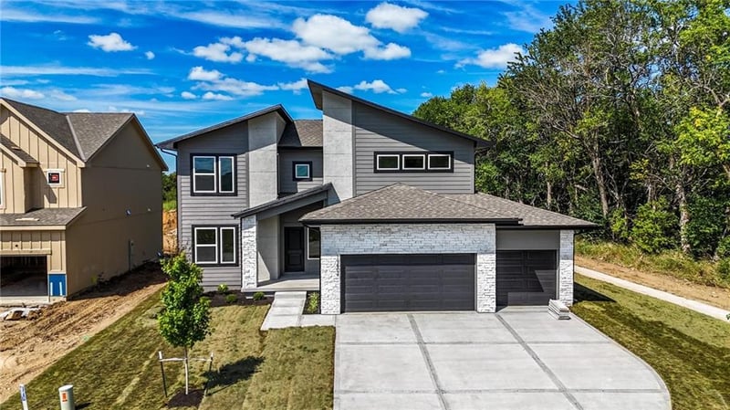 1505 Meadowlark Ct, Oak Grove, MO 64075