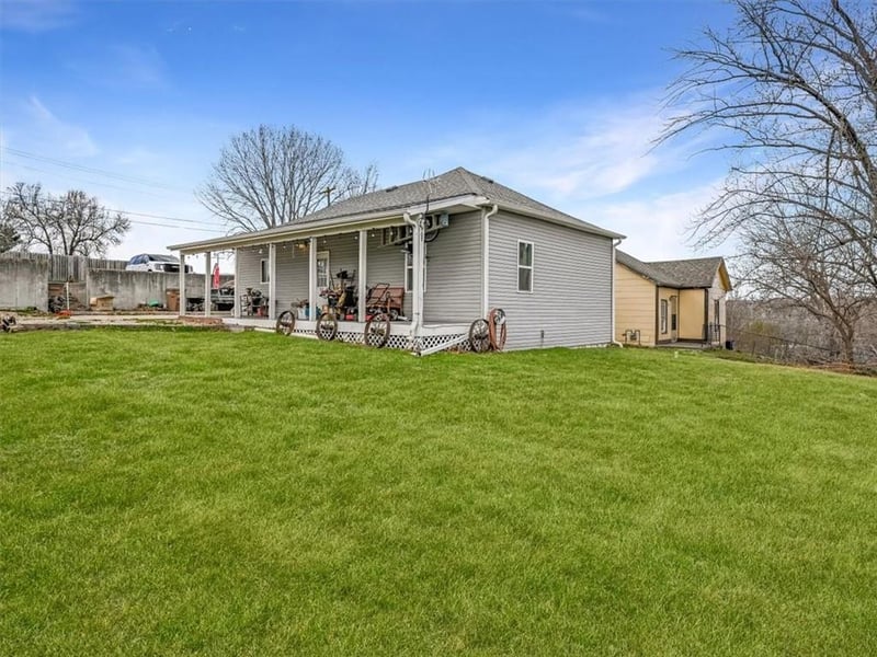 907 George St, Atchison, KS 66002