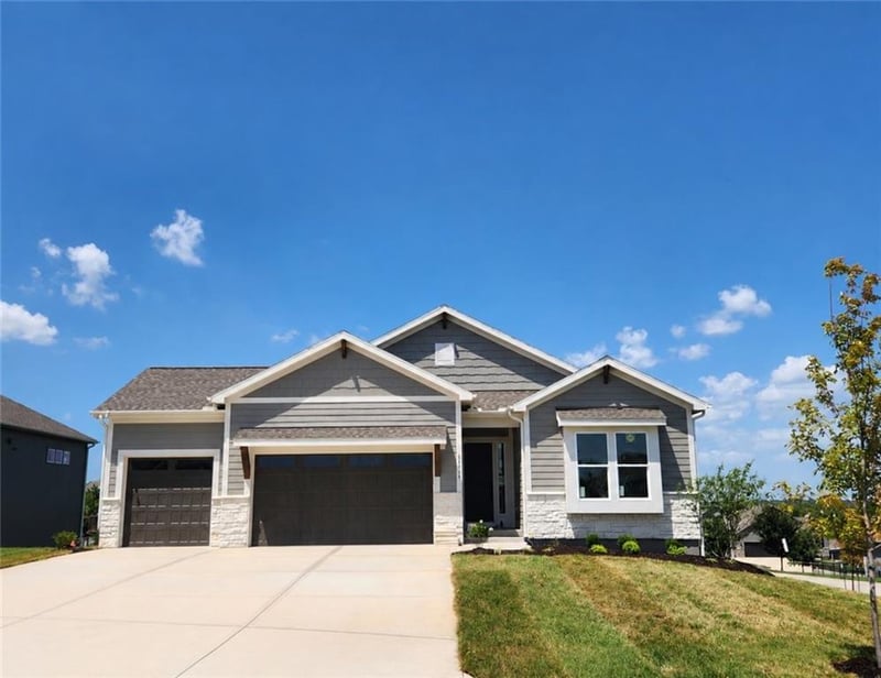 24908 145th St, Olathe, KS 66061