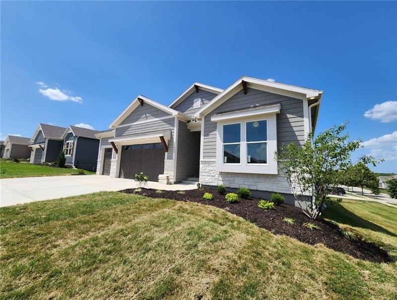 24908 145th St, Olathe, KS 66061