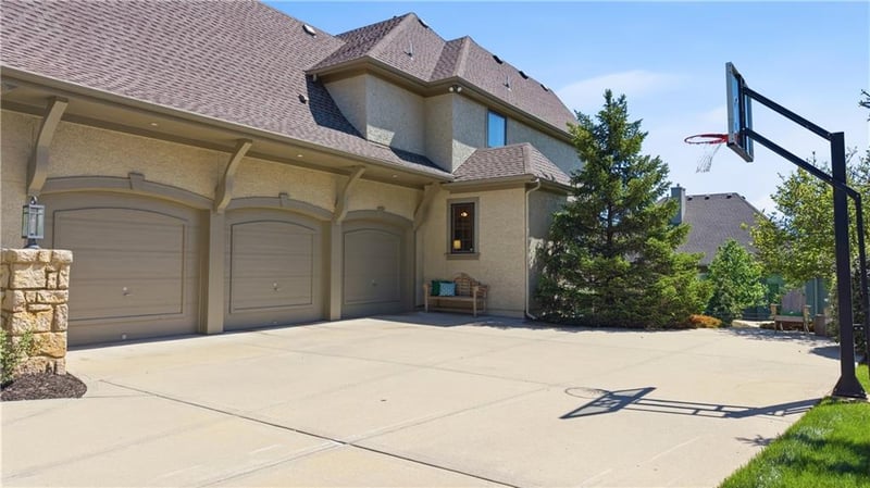 5211 149th St, Leawood, KS 66224