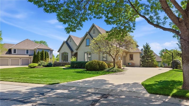 5211 149th St, Leawood, KS 66224