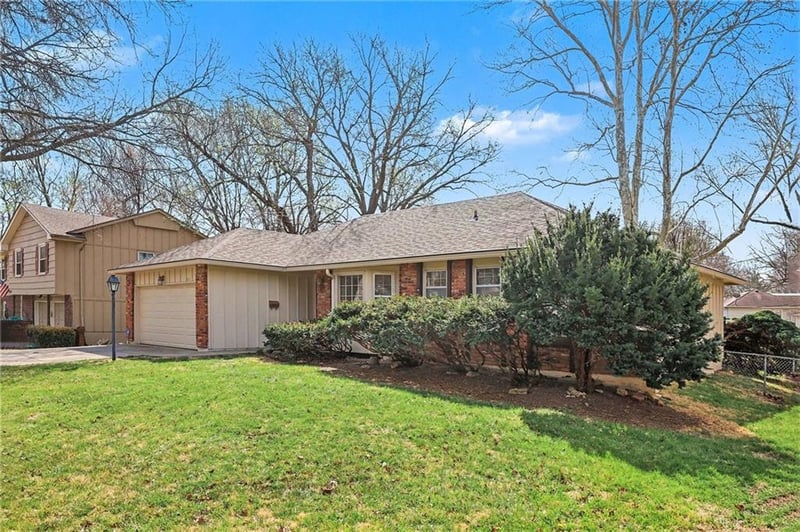 8411 87th St, Overland Park, KS 66212