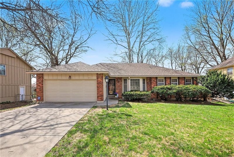 8411 87th St, Overland Park, KS 66212