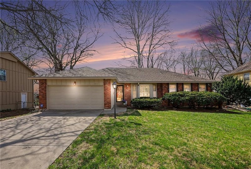 8411 87th St, Overland Park, KS 66212