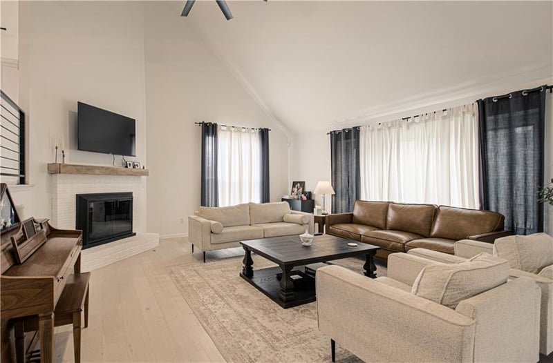 5916 Albervan St, Shawnee, KS 66216