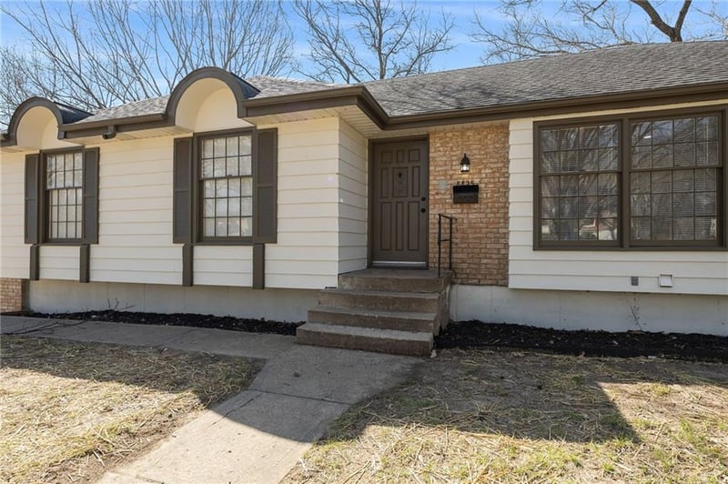 8825 Mcelroy Rd, Kansas City, MO 64134