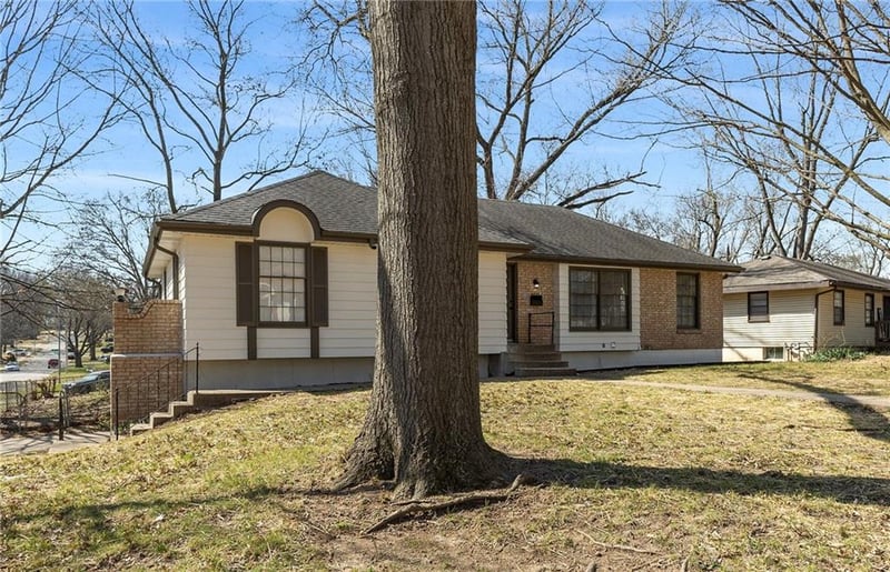 8825 Mcelroy Rd, Kansas City, MO 64134