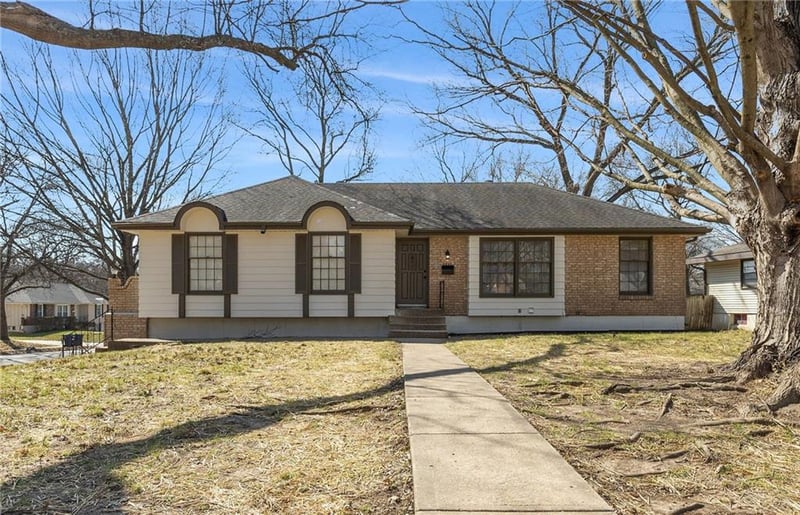 8825 Mcelroy Rd, Kansas City, MO 64134