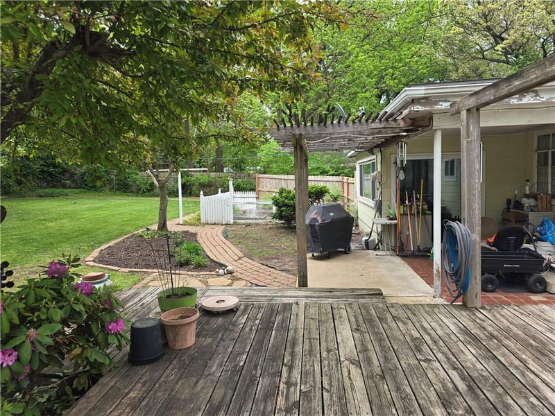 10720 62nd St, Shawnee, KS 66203
