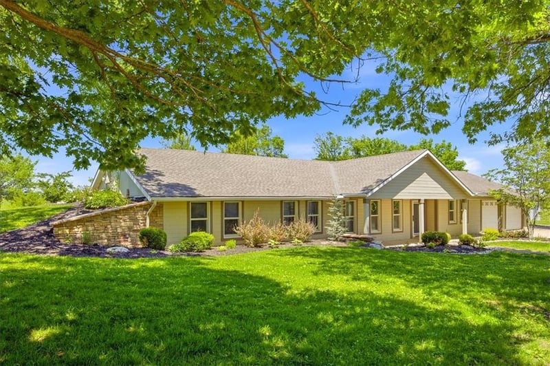 21877 Nall Rd, Bucyrus, KS 66013