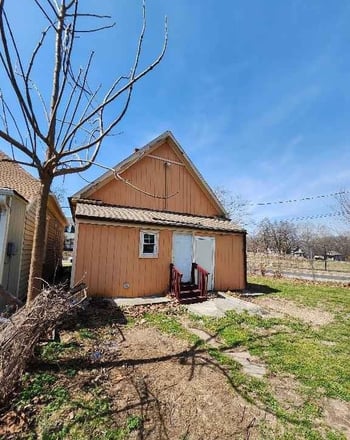 2203 Agnes Ave, Kansas City, MO 64127