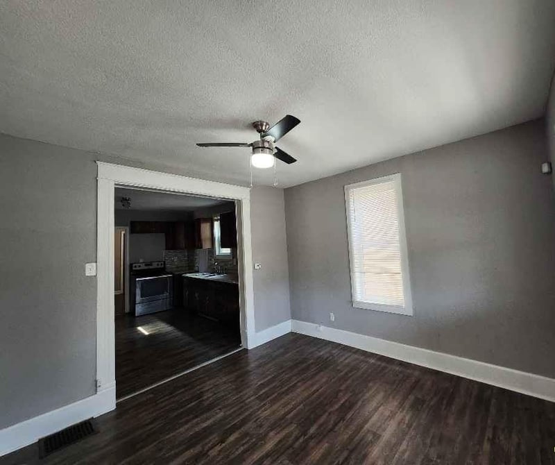 2203 Agnes Ave, Kansas City, MO 64127