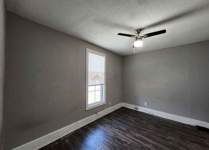 2203 Agnes Ave, Kansas City, MO 64127