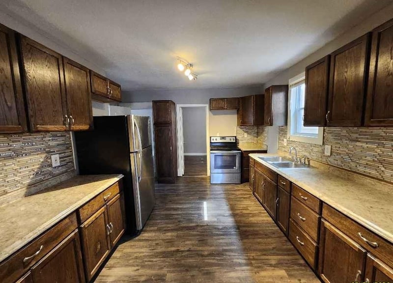 2203 Agnes Ave, Kansas City, MO 64127