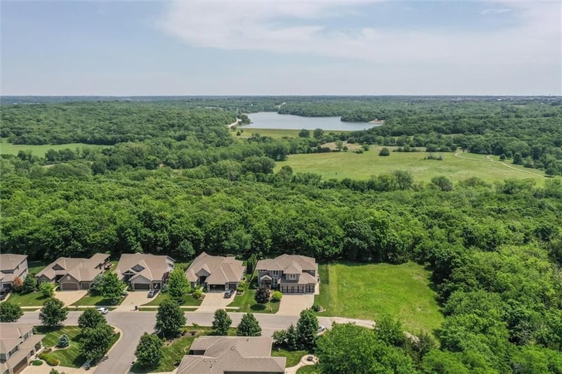 8005 Belford St, Shawnee, KS 66218