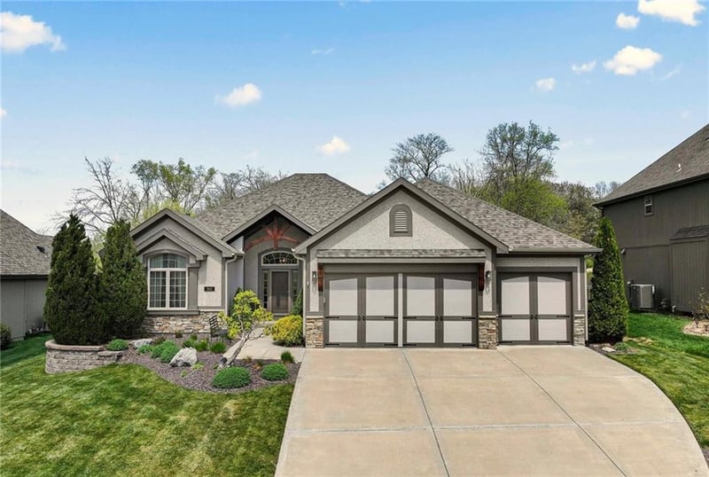 3112 NE 92nd St, Kansas City, MO 64156
