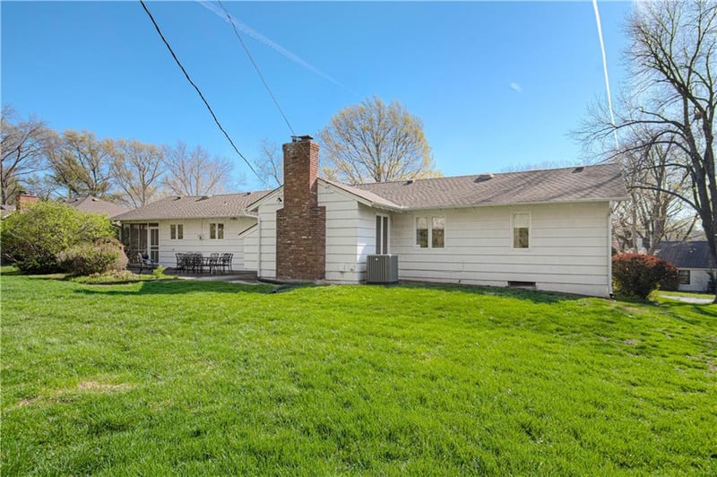 8120 Sagamore Rd, Leawood, KS 66206
