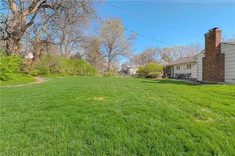 8120 Sagamore Rd, Leawood, KS 66206