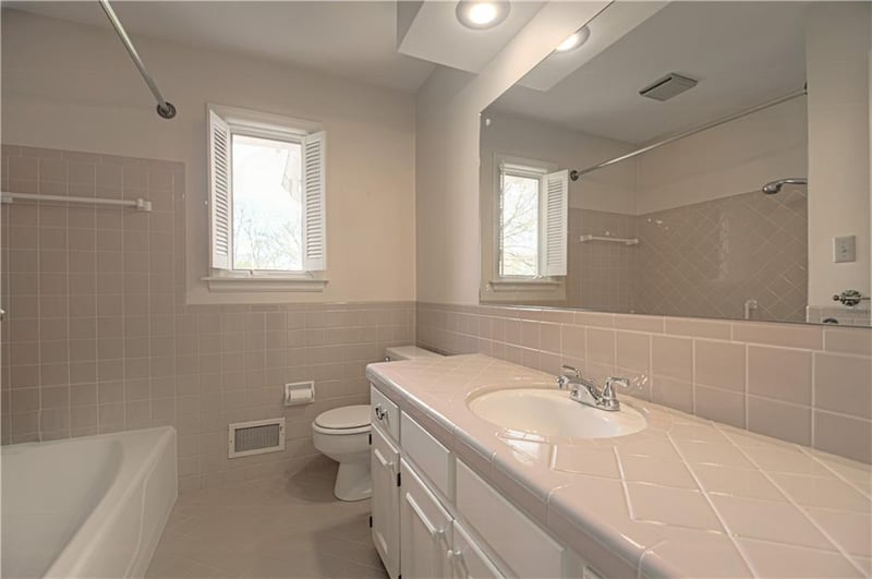 8120 Sagamore Rd, Leawood, KS 66206