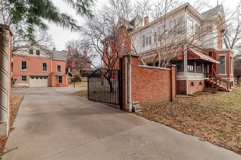 805 4 St, Atchison, KS 66002