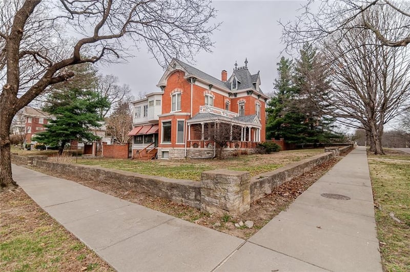 805 4 St, Atchison, KS 66002