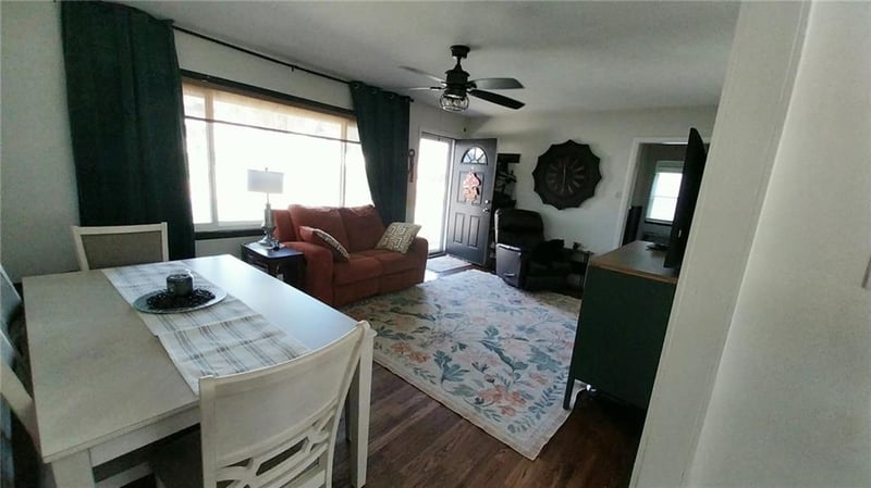 1911 55th St, Kansas City, MO 64118